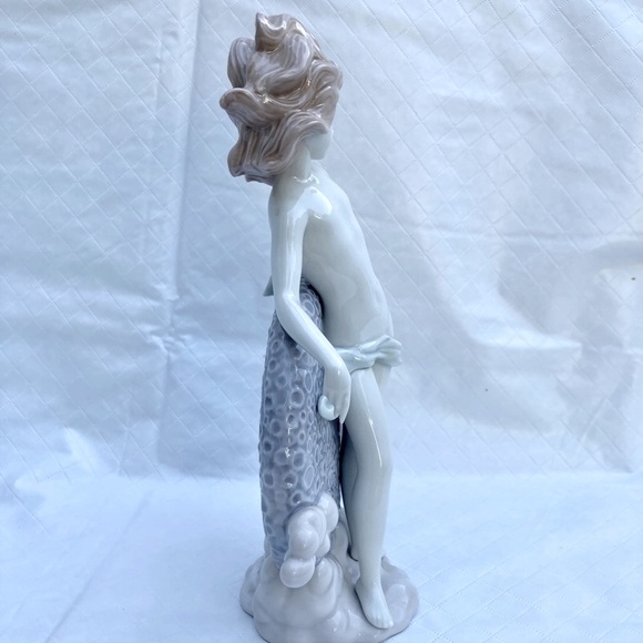 NEW - in Box, Lladro No. 1435 Luna Nueva (retired 1987) perfect condition,$300. - Picture 6 of 8